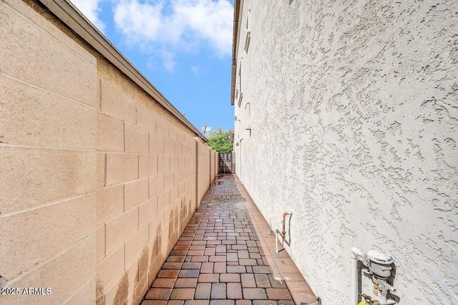 Building Photo - 10749 E Nido Ave