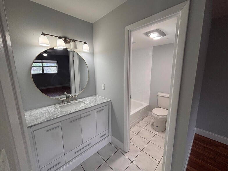 Building Photo - 6100 S Falls Circle Dr