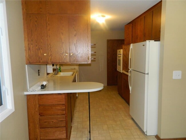 Building Photo - 209 Valley High Rd