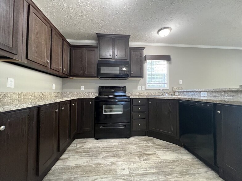 Building Photo - 126 E Sourwood Dr