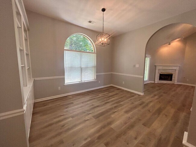Building Photo - Newly Renovated Cordova Home! Offering ove...