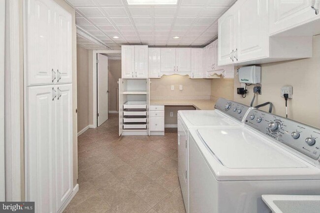 Building Photo - 3141 Ironhorse Dr