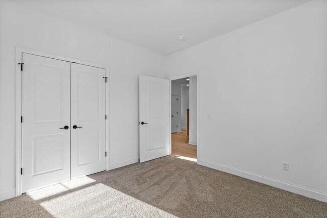 Building Photo - Charming 3-Bed, 3-Bath Home at James Creek – ONE MONTH FREE RENT!