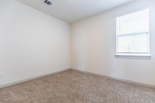 Building Photo - 305 Fairfax Ave