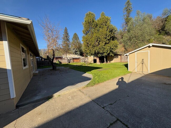 Building Photo - 310 Barbara Ave