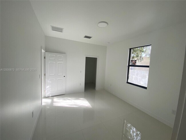 Building Photo - 1851 Wilmington St