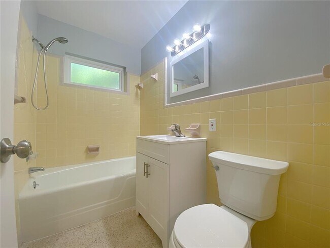 Building Photo - 120 Fairchild St