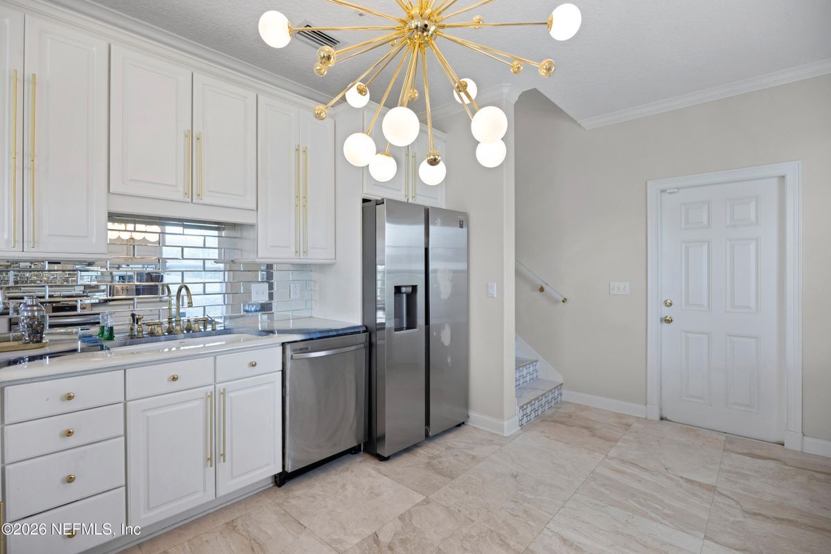 Building Photo - 200 Sunstone Ct