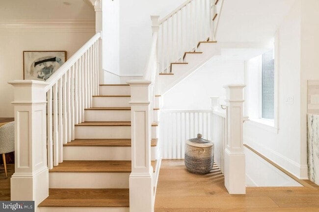 Building Photo - 2460 Ontario Rd NW