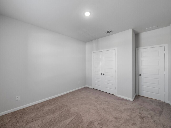 Building Photo - Almost New, Modern Look 4 Bed 3 Bath House in Van Alstyne Available Now!