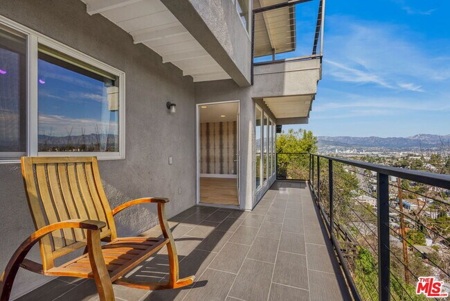Building Photo - 2226 Ronda Vista Dr
