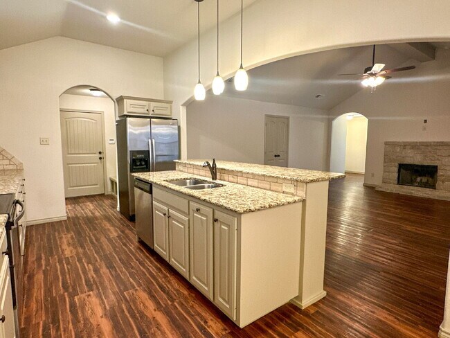 Building Photo - Great 3/2/2 in South Lubbock!