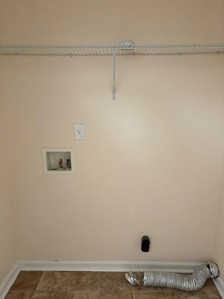 Building Photo - 2023 Creekside Ct