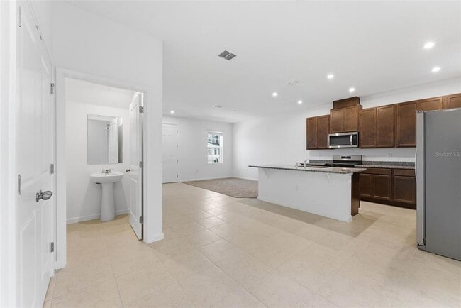 Building Photo - 1889 Seawall Wy