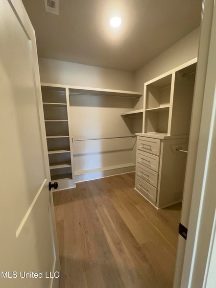 Building Photo - 107 Southern Oak Wy