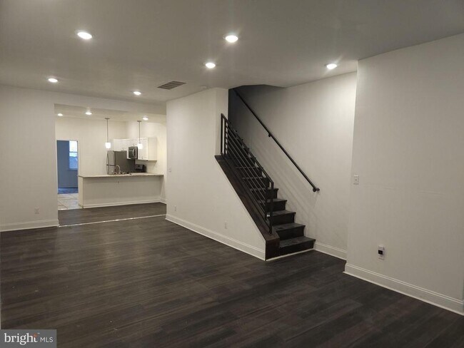 Building Photo - 423 N 52nd St