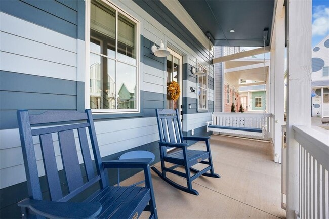 Building Photo - 966 Hangar Dr