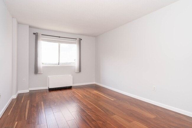 Building Photo - Renovated 1 BR 1 Ba in Hunting Creek Club