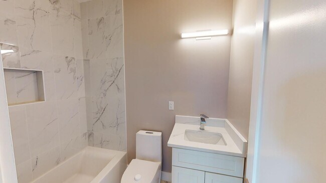 Building Photo - 911 Monroe St NW