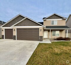 Building Photo - Newer Home in Post Falls!