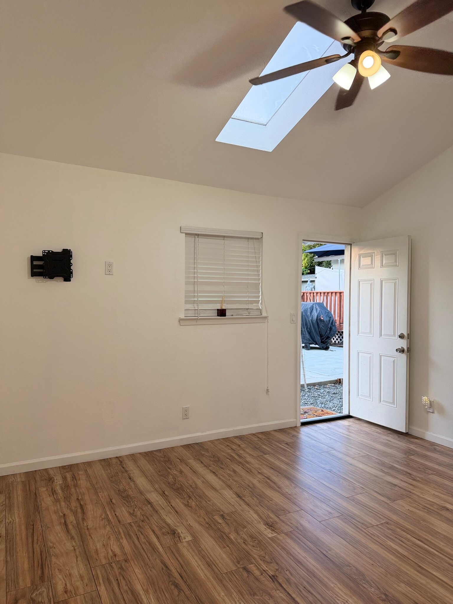Building Photo - 283 McCreery Ave