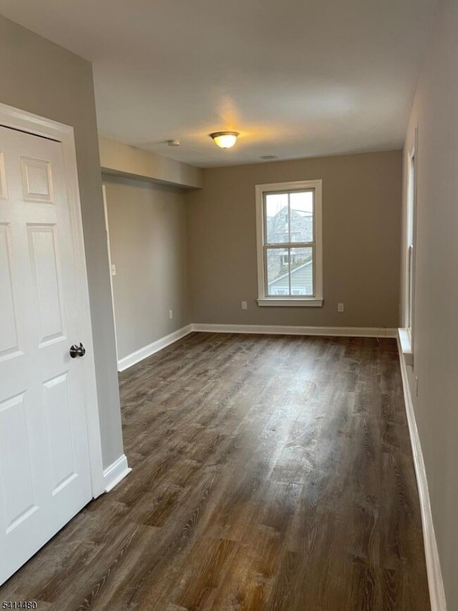 Building Photo - 64 Maple Ave