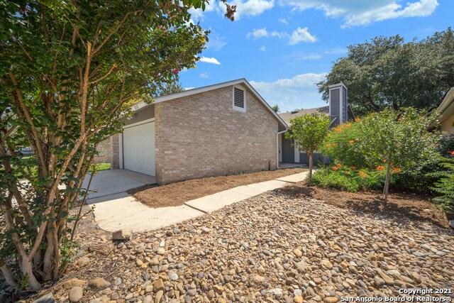 Building Photo - 8032 Laurel Bend