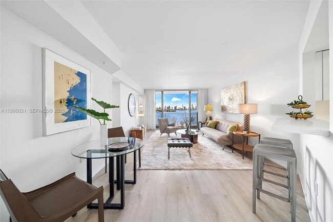 Building Photo - 1900 Sunset Harbour Dr