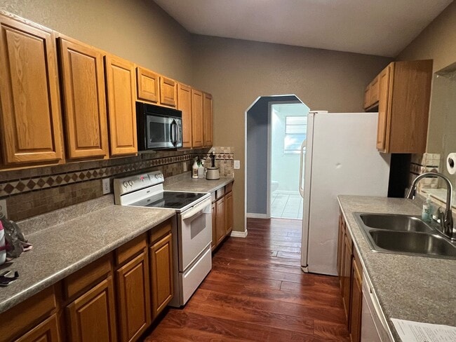 Building Photo - 3/2/2 with lanai in PC