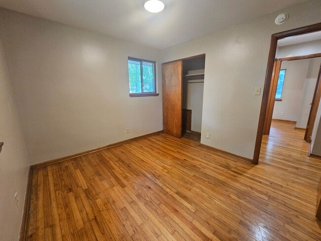 Building Photo - 2 Bedroom 1 Bath Duplex Kent.