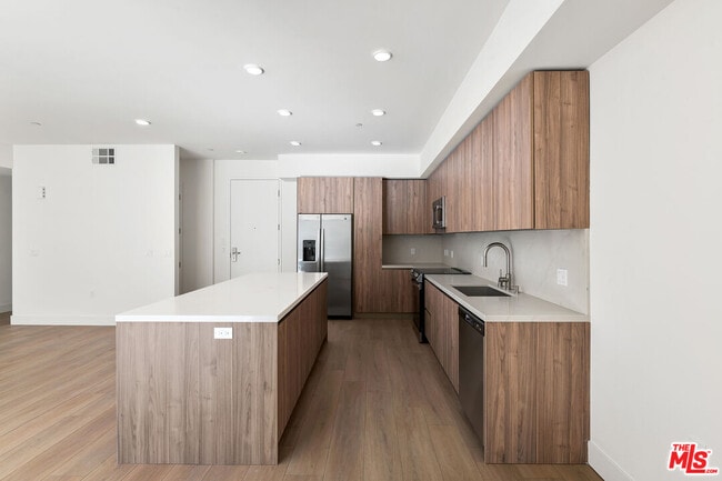 Building Photo - 3651 Regal Pl