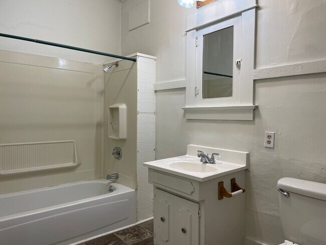 Building Photo - Beautiful Wood Details-Charming 1 Bedroom 1 Bath