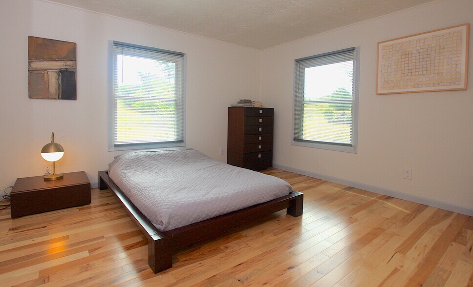 Building Photo - 5377 Bates Rd