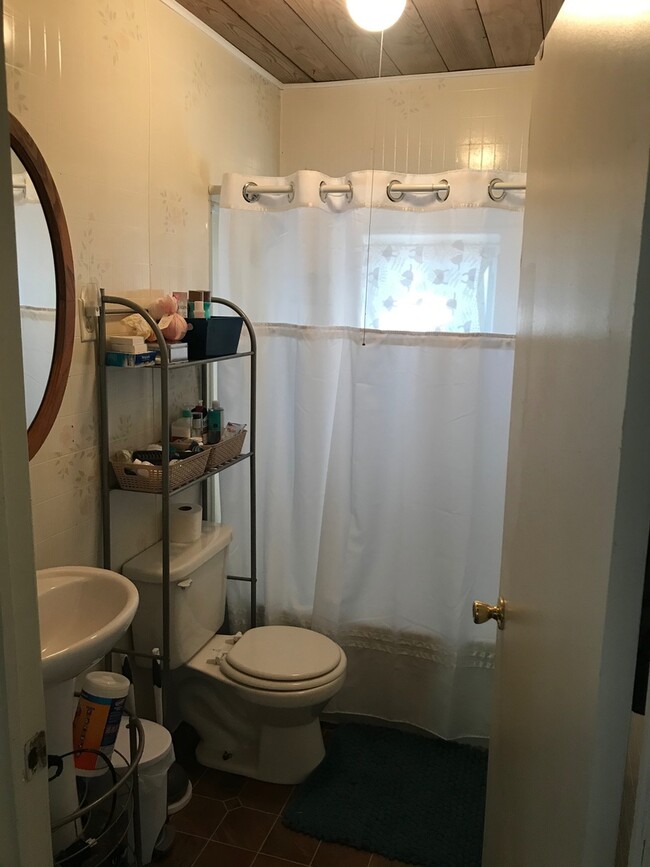 Building Photo - Available August 2026   Monthly rent $1390