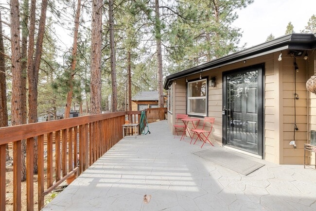 Building Photo - Furnished Rental in Desirable NW Bend Neighborhood