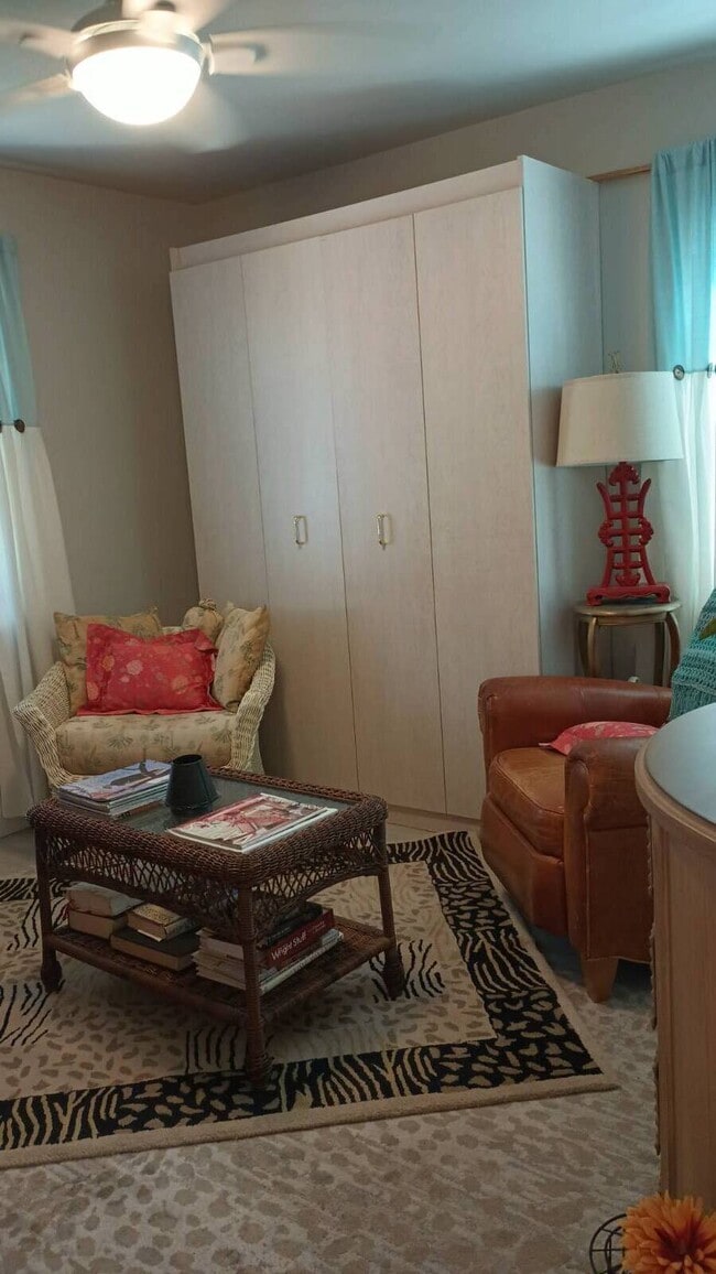 Building Photo - 1950 W Crown Pointe Blvd