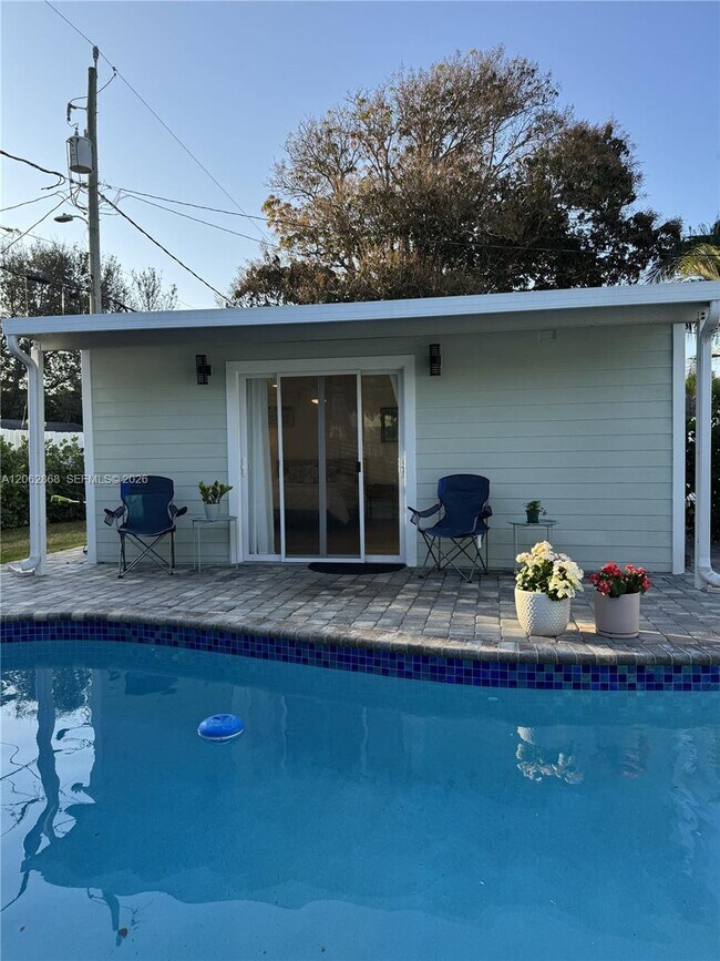 Building Photo - 914 N Ocean Breeze