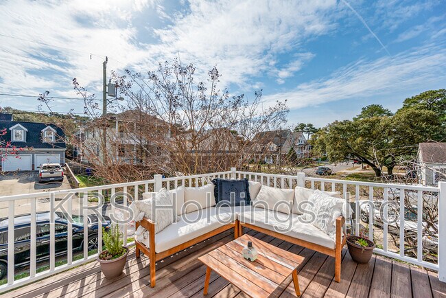 Building Photo - 9553 14th Bay St