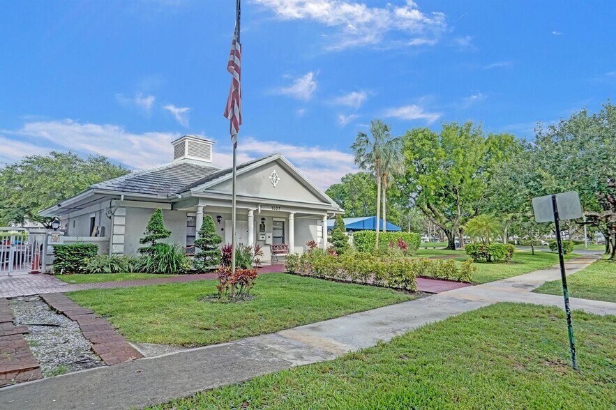 Building Photo - 1526 Whitehall Dr