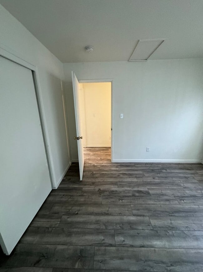 Building Photo - Cherokee Lane 1507-1509