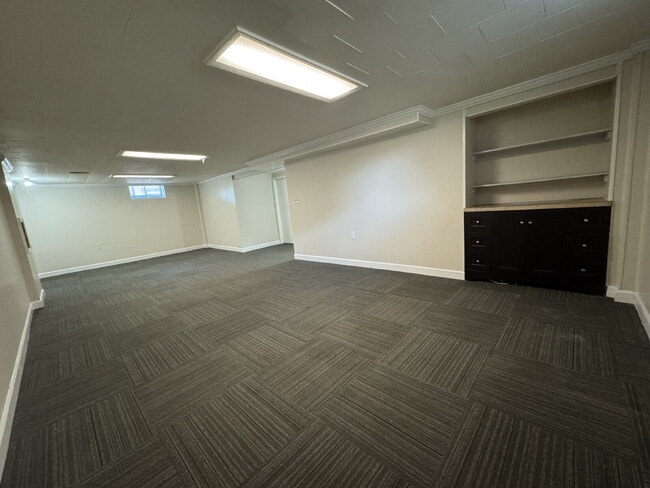 Building Photo - SPACE, CHARM & FLEXIBILITY — ALL IN ONE 3 BED, 1 BATH HOME!