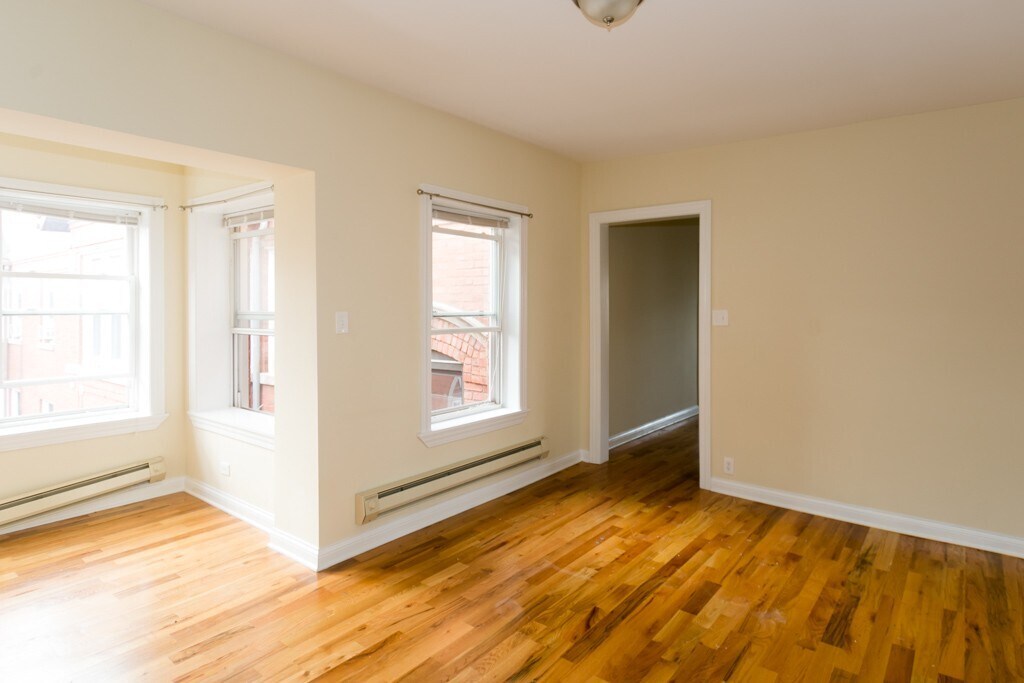 Building Photo - 4430 N Wolcott Ave