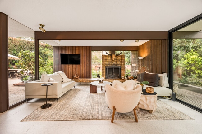 Building Photo - 459 Culebra St