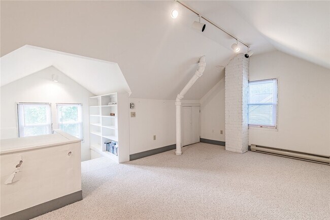 Building Photo - 90 Elmcroft Rd