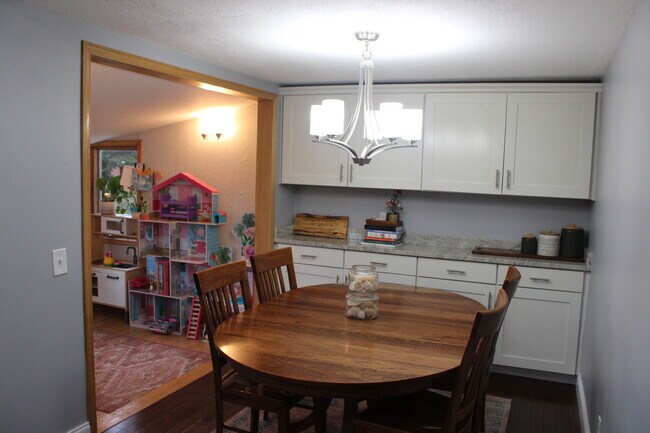 Building Photo - 5039 W Clayton Rd