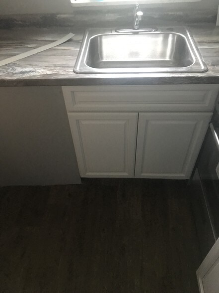 Building Photo - 43 Elm St