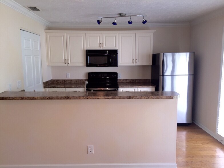 Kitchen - 802 E Main St