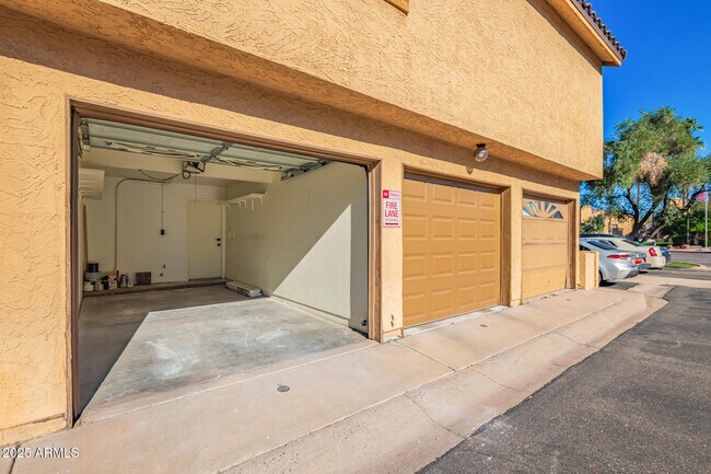 Building Photo - 4901 S Calle Los Cerros Dr