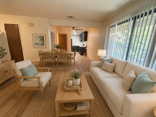 Building Photo - Remodeled Spacious 3BR/2BA Home in Prime Davis Location