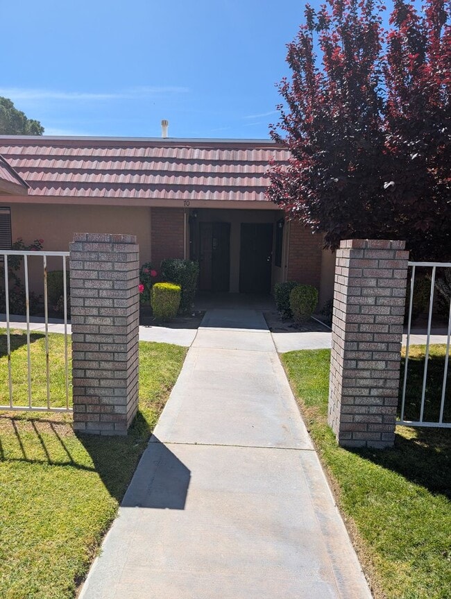 Building Photo - Cute Condo in Silverlakes